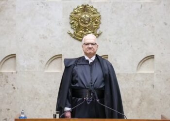 Fachin suspende decisões de Mendonça e Dino e mantém Andrei no comando da PF