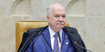 Fachin dá 24 horas para Mendonça abrir documentos restantes do caso Master