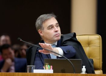 André Mendonça afasta Andrei Rodrigues da chefia da PF e diz ter sido monitorado por mais de 30 dias