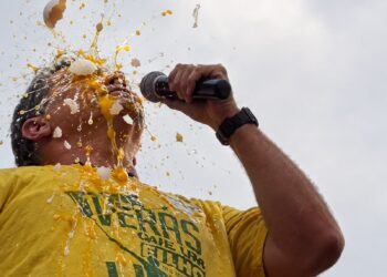 O ATENTADO A FLÁVIO BOLSONARO