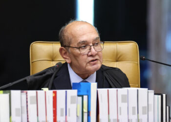 “Pode chorar”: bate-boca entre Gilmar e Mendonça termina com Dino suspendendo julgamento
