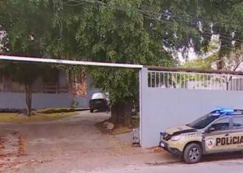 Imagens colocam policiais sob suspeita de plantar droga em casa durante operação em BH