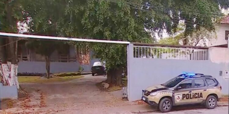 Imagens colocam policiais sob suspeita de plantar droga em casa durante operação em BH