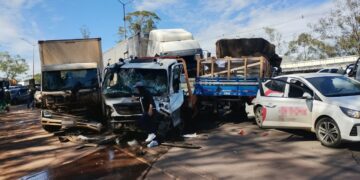 Carreta desgovernada provoca engavetamento com até 28 veículos na BR-040 em Nova Lima