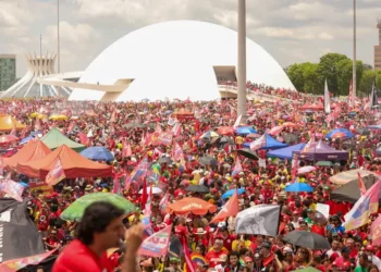 Atos pró-Lula ocupam ruas em capitais no último domingo antes do segundo turno