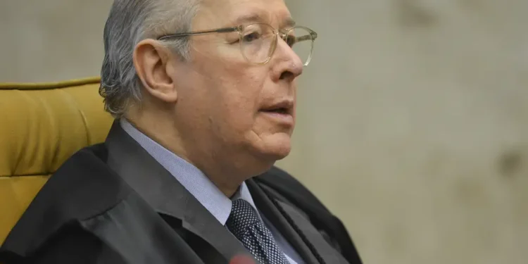 Celso de Mello reage a Flávio e diz que vitória eleitoral não dá autorização para destruir bases da democracia