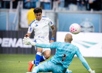 Cruzeiro goleia Grêmio com hat-trick de Kaio Jorge e entra no G4 do Brasileiro