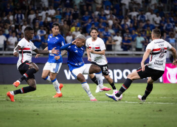 Cruzeiro bate o São Paulo, entra no G-4 e mantém embalo no Brasileirão