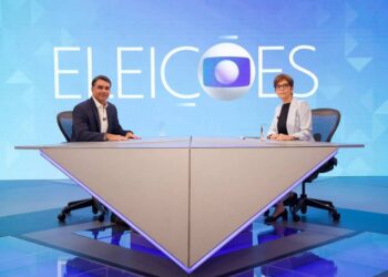 Na Globo, Flávio é corrigido por informações falsas e evita detalhar propostas