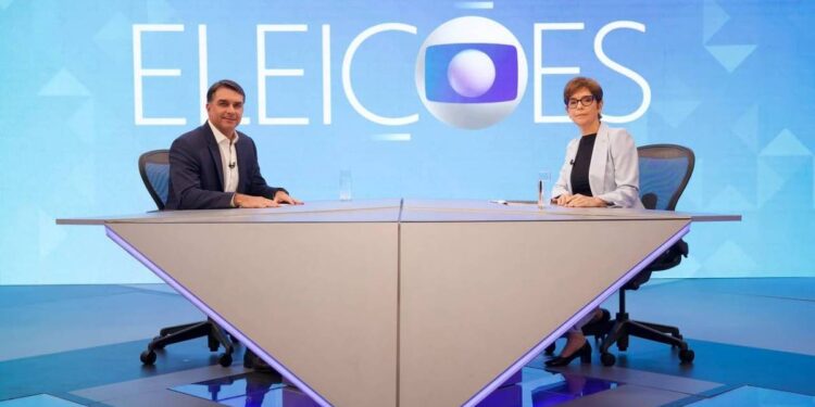 Na Globo, Flávio é corrigido por informações falsas e evita detalhar propostas