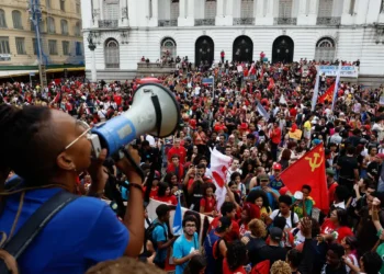 Estudantes fazem atos em vários estados em apoio à reeleição de Lula
