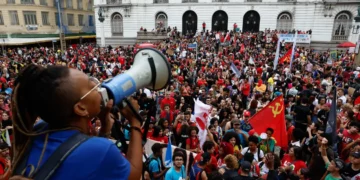 Estudantes fazem atos em vários estados em apoio à reeleição de Lula