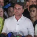 Moraes manda Flávio entregar passaportes e proíbe senador de deixar o país