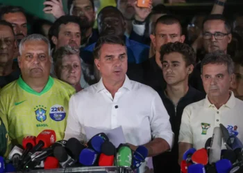 Flávio não reconhece derrota e critica prorrogação que sua própria campanha havia pedido