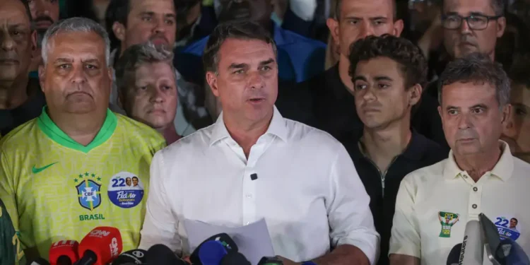 Flávio não reconhece derrota e critica prorrogação que sua própria campanha havia pedido