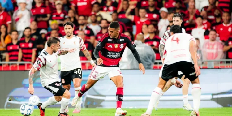 Flamengo para em Muslera, cai nos pênaltis no Maracanã e dá adeus à Libertadores
