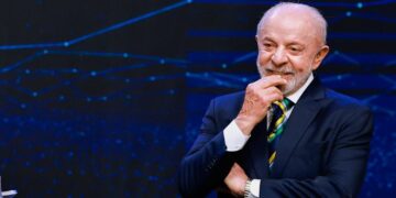 Lula protocola abertura de sigilos e desafia Flávio a fazer o mesmo