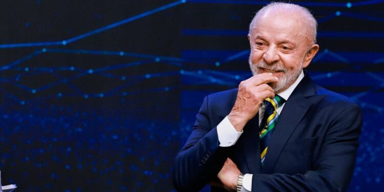 Lula protocola abertura de sigilos e desafia Flávio a fazer o mesmo