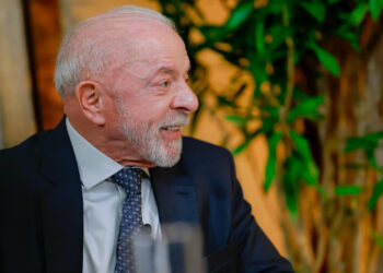 Em carta aos católicos, Lula pede voto consciente e diz que política deve estar “a serviço da vida”