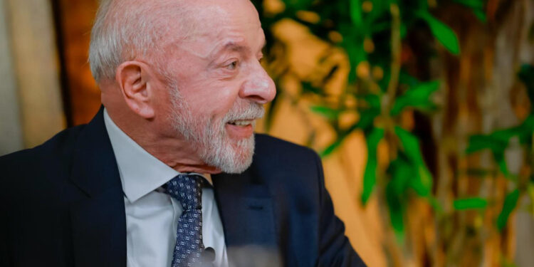 Em carta aos católicos, Lula pede voto consciente e diz que política deve estar “a serviço da vida”
