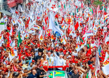 Lula passa por Juiz de Fora e Ipatinga e leva fim da 6×1 ao centro da campanha em Minas