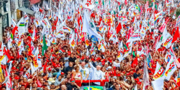 Lula passa por Juiz de Fora e Ipatinga e leva fim da 6×1 ao centro da campanha em Minas
