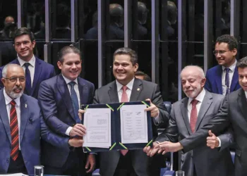 Congresso promulga fim da escala 6×1; jornada 5×2 começa em 60 dias