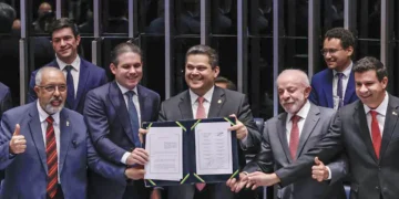 Congresso promulga fim da escala 6×1; jornada 5×2 começa em 60 dias