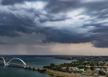 Calor aumenta no Brasil, mas Inmet mantém alertas de tempestades e baixa umidade
