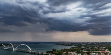 Calor aumenta no Brasil, mas Inmet mantém alertas de tempestades e baixa umidade