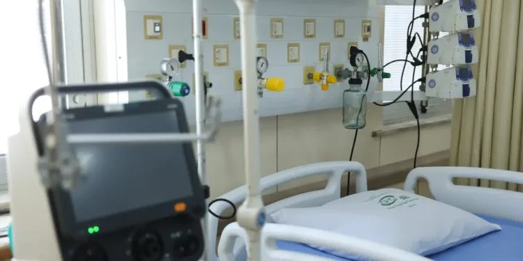 Médicos avaliam UTIs privadas melhor que públicas em 12 de 13 itens, mostra pesquisa